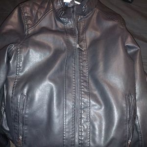 men's leather jacket size XL and a womens leather jacket size large asking $25